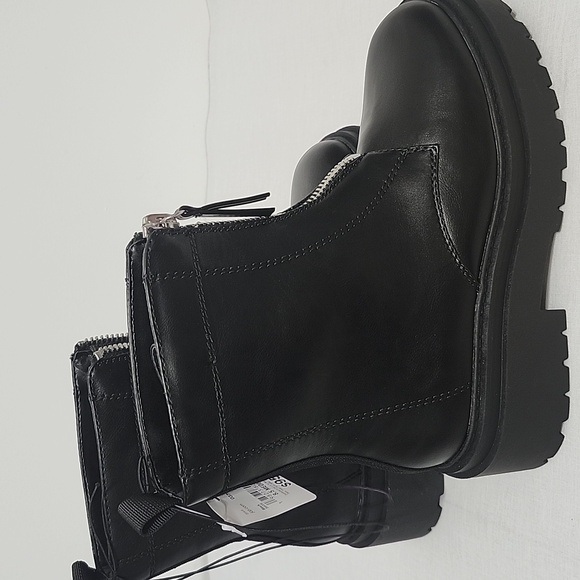 Arizona Jean Company Black Ankle Booties with Chunky Sole - Picture 5 of 8